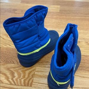 Cat & Jack Blue and Neon Kids Snow Boots